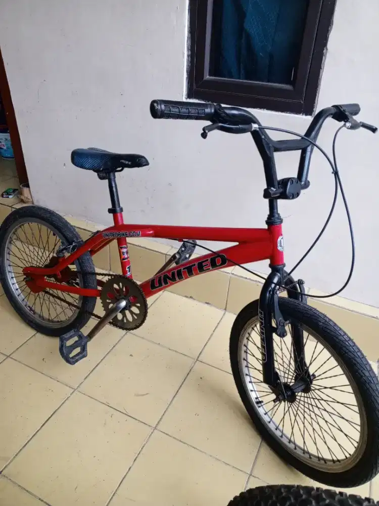 Sepeda BMX 20 inchi