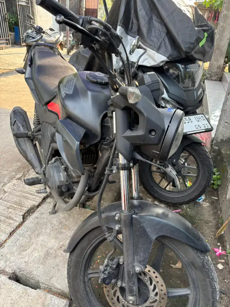 Di jual Honda cb 150R tahun 2020