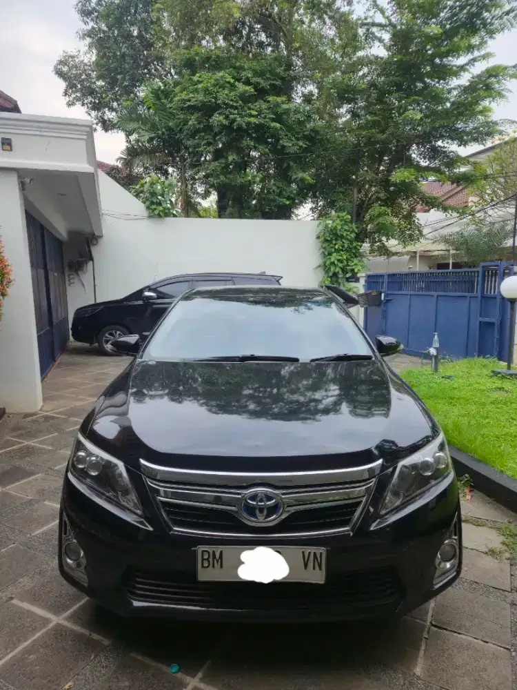 Toyota Camry 2.5L Hybrid A/T [LOW KM]