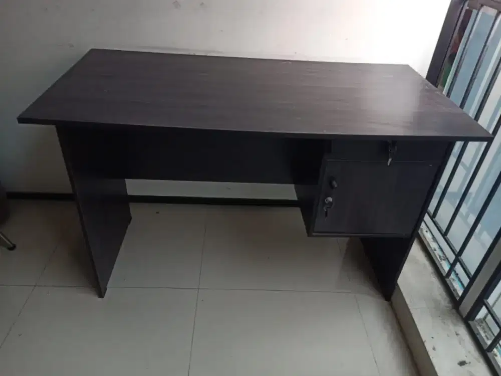 Meja kantor Olympic