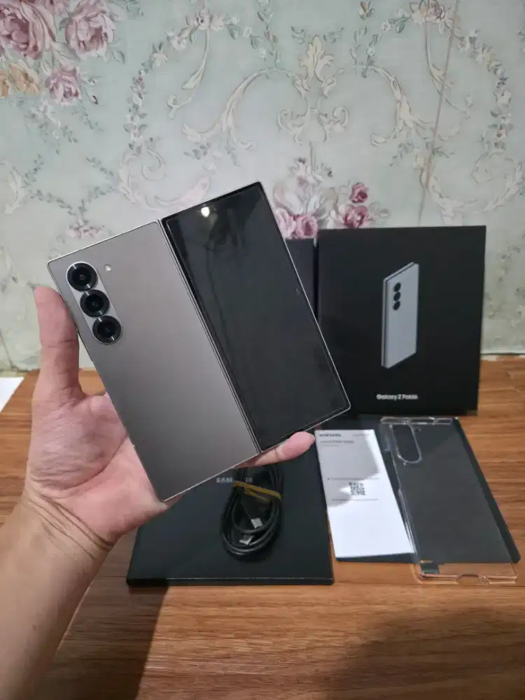 Samsung Zfold 6 Fold 6 12/512gb Silver like new