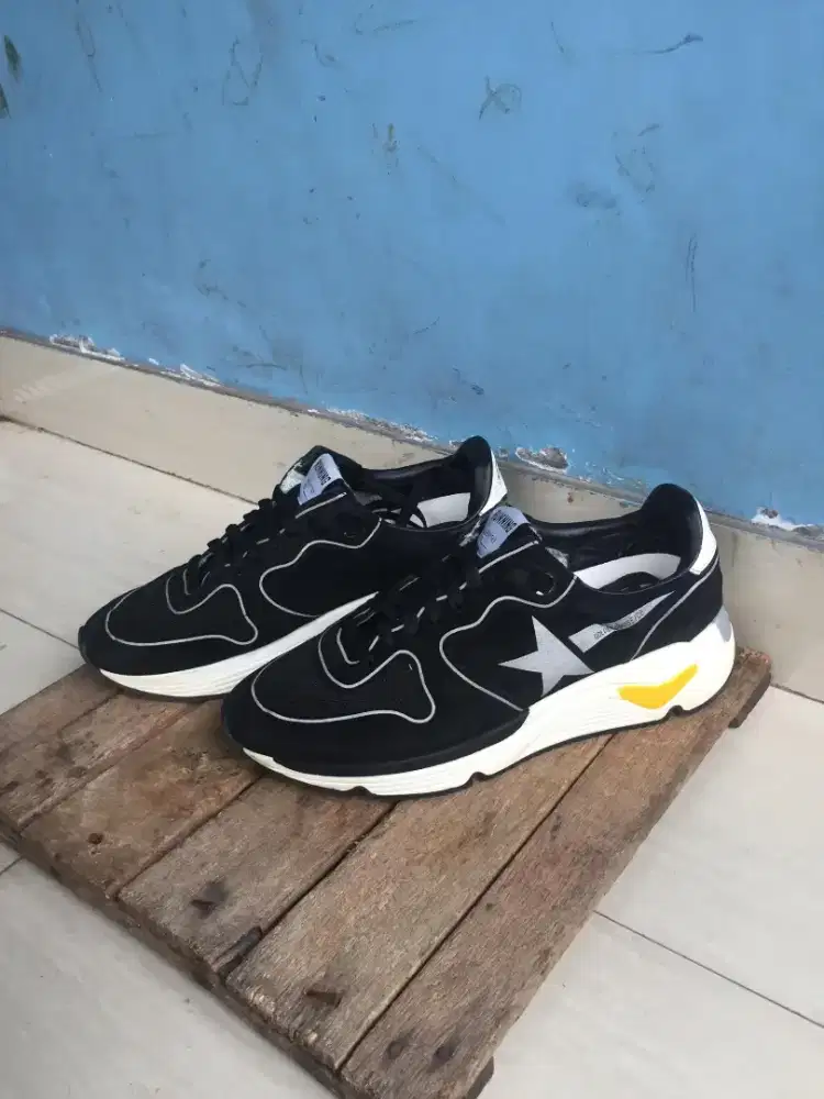 Sepatu Golden Goose Running