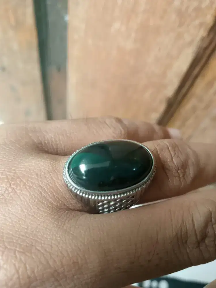 Bacan coklat semu