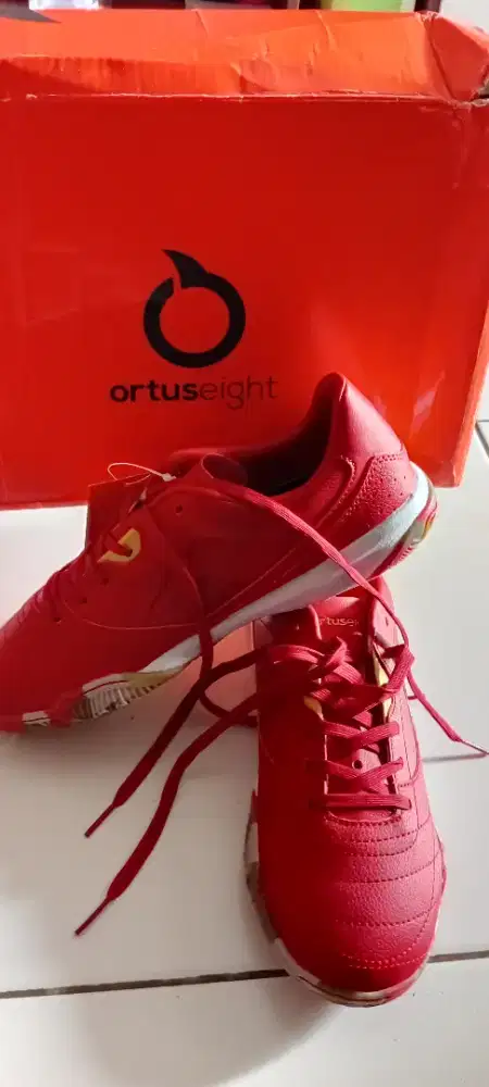 Sepatu futsal ukuran 39