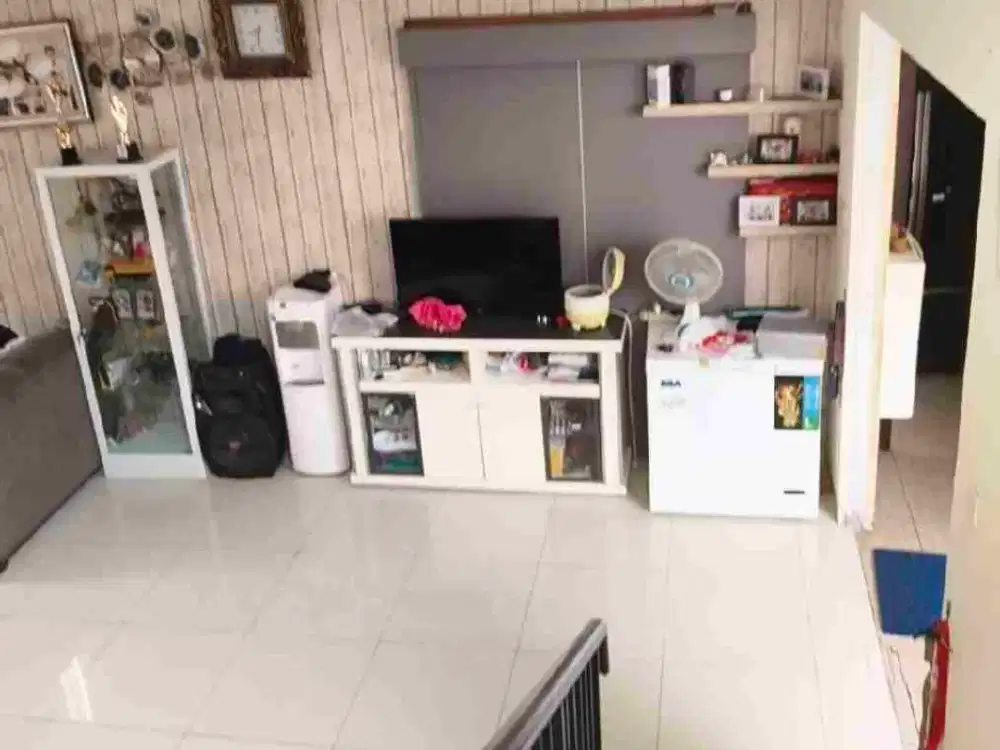 disewakan rumah 2 lantai semi furnished siap huni dekat sekolah di harapan indah 2 bekasi
