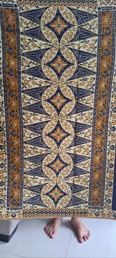 Dijual songket dengan benang jahitan emas