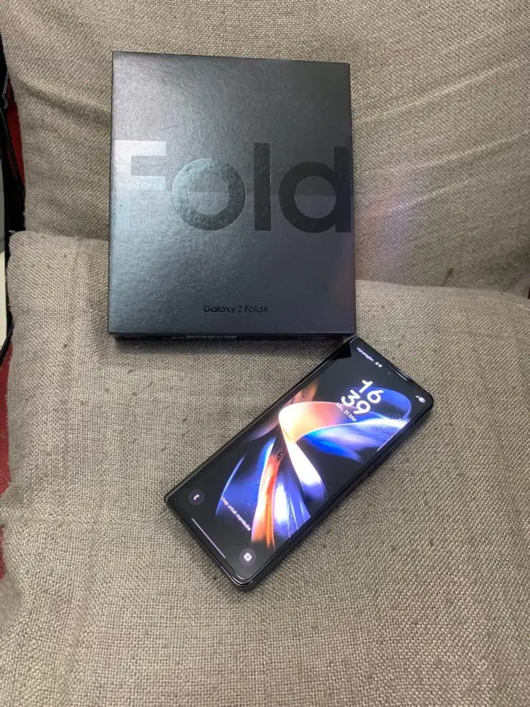 Samsung Z Fold 4 Black Ram 12/256 resmi