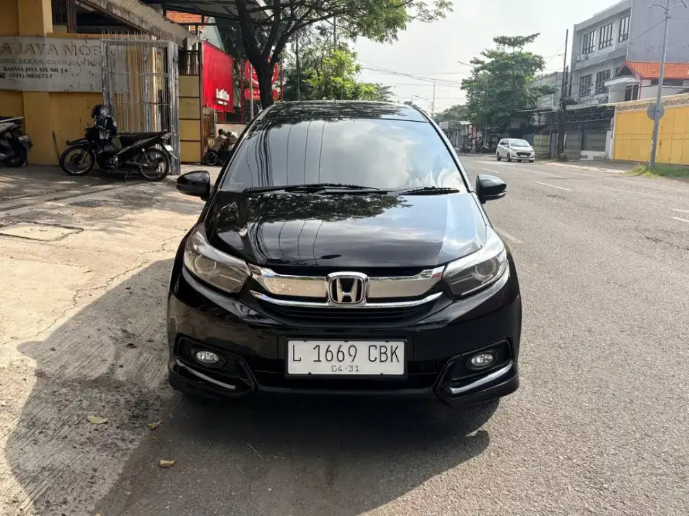 MOBILIO E CVT AT 2020 HITAM