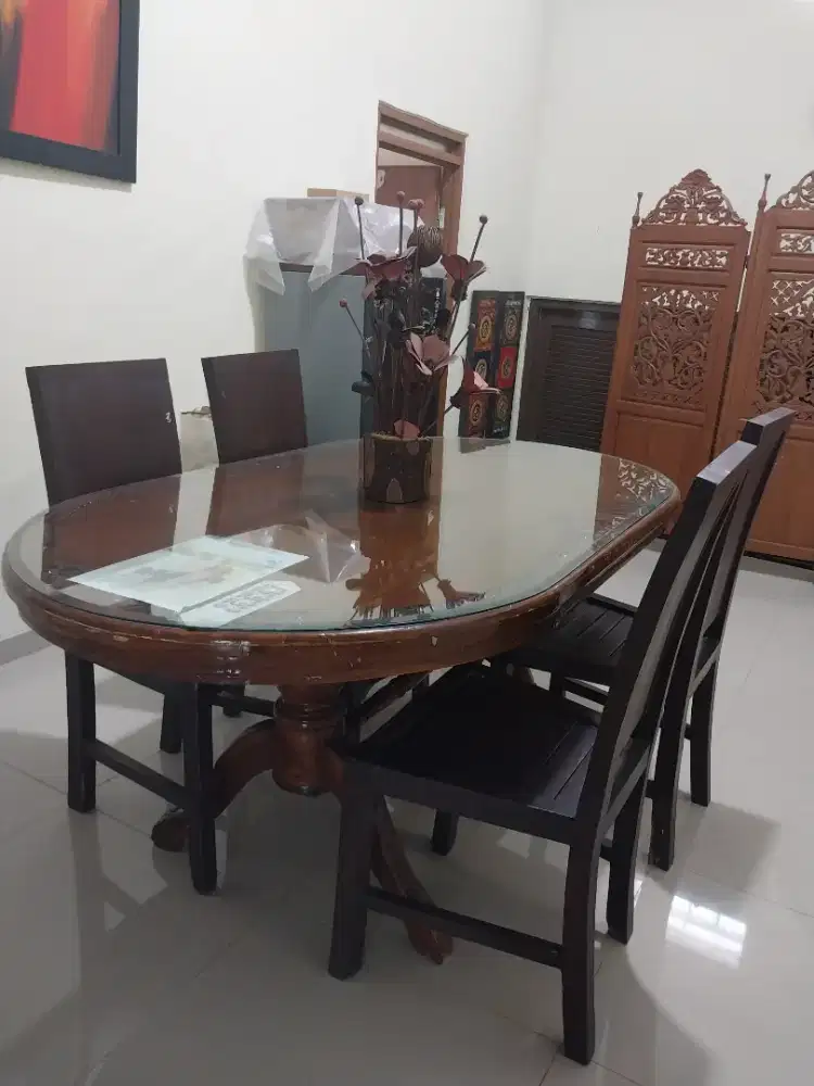 Meja makan jati model oval