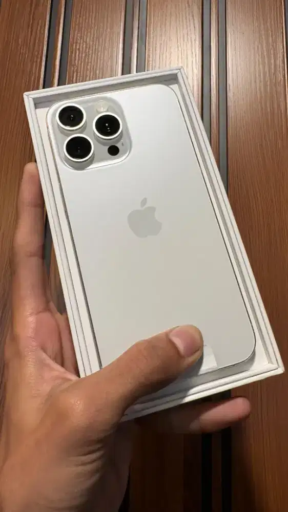 iPhone 15 pm white titanium 256gb iBox