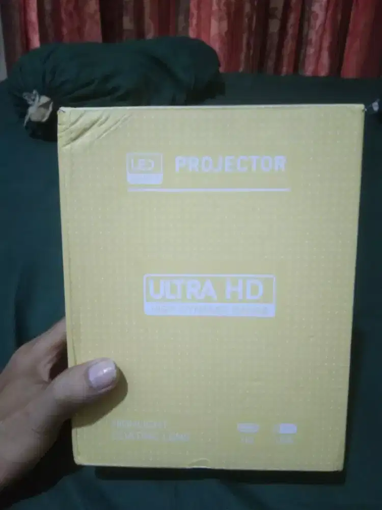Di jual proyektor HY320  baru beli sebulan klo