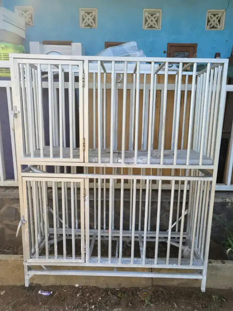Kandang kucing bekas