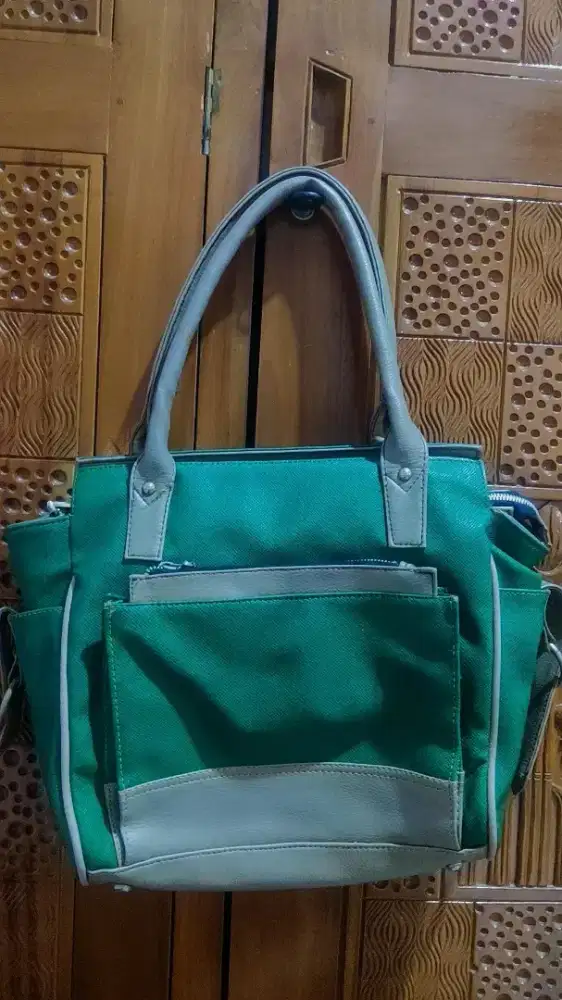 Tas Tote hijau kulit