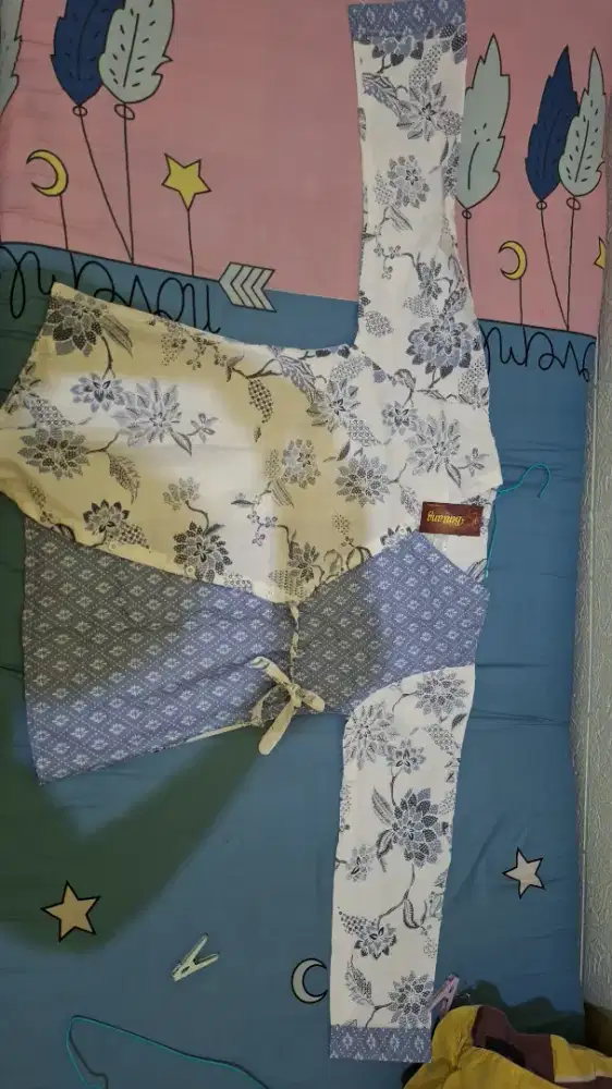 Baju batik warna biru & putih