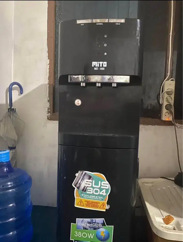 Dispenser panas / dingin
