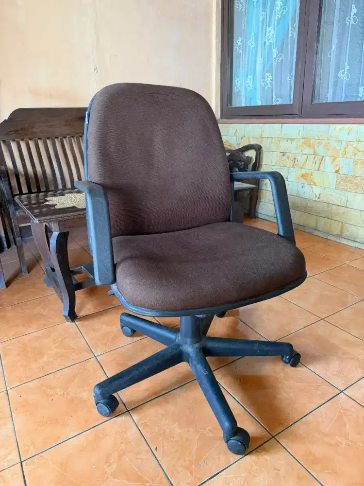 Kursi kantor, bisa berputar!