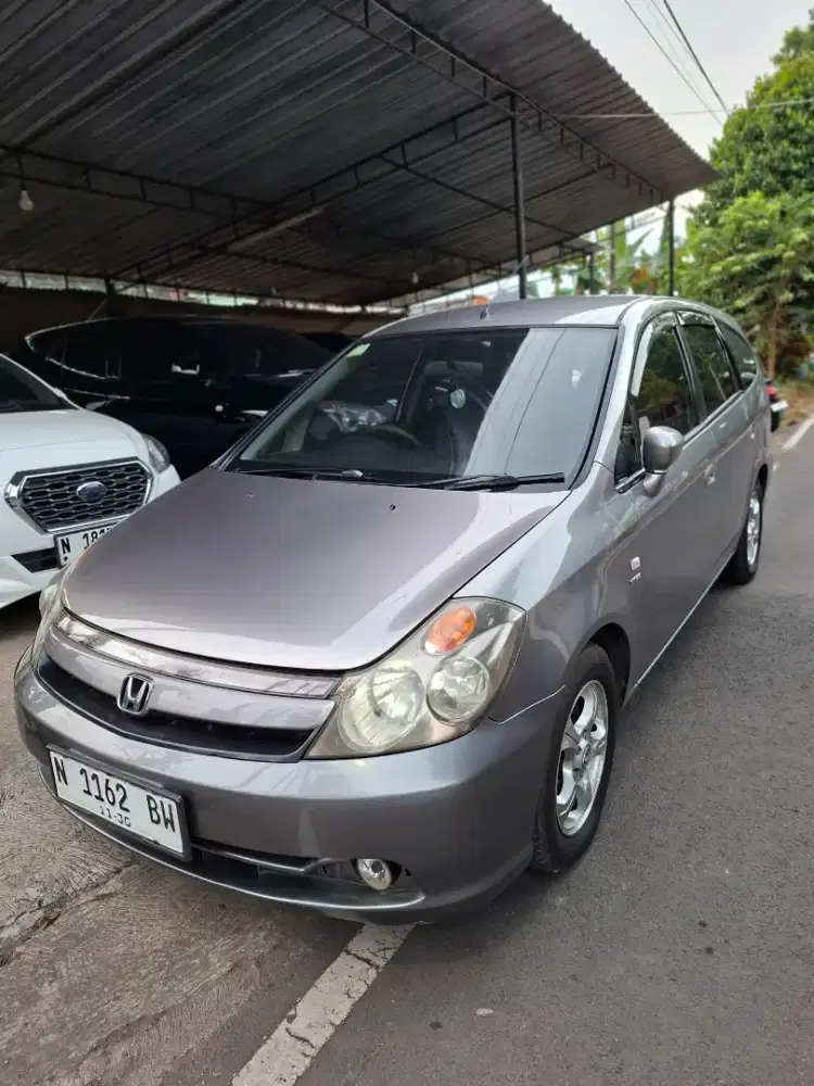Honda Stream 1.7 AT