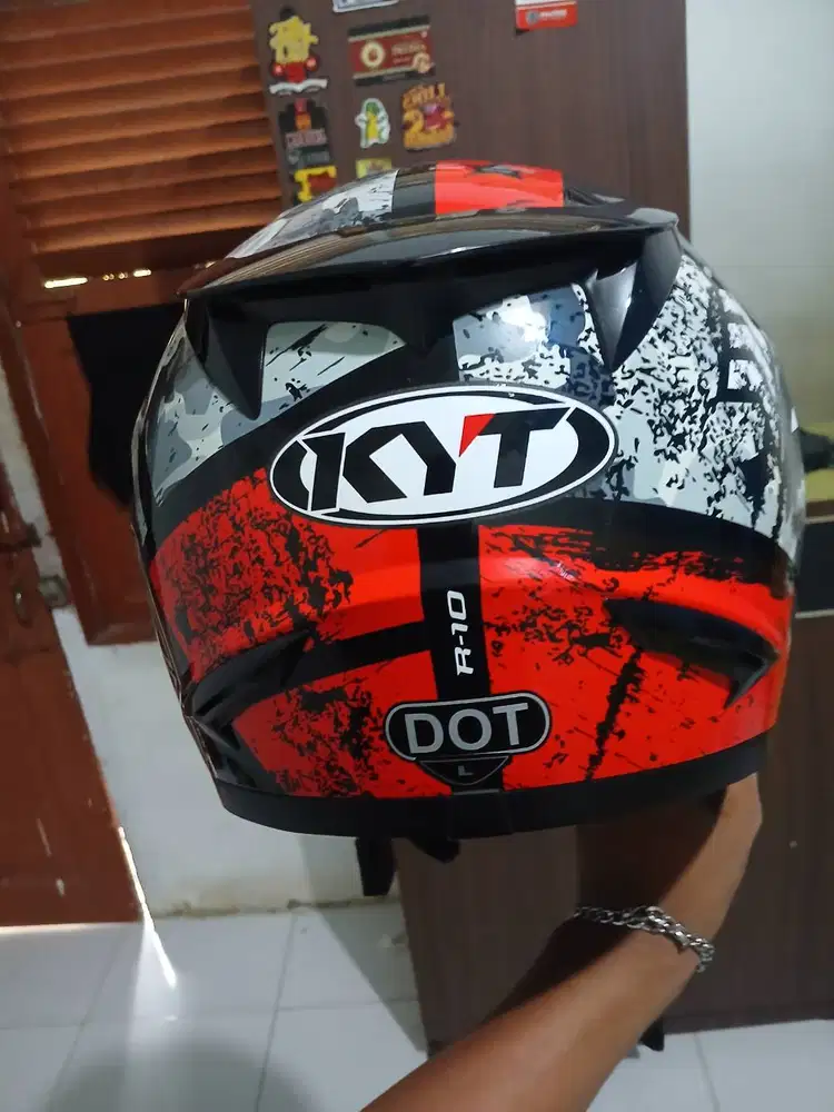 Helm ( KYT ) R10