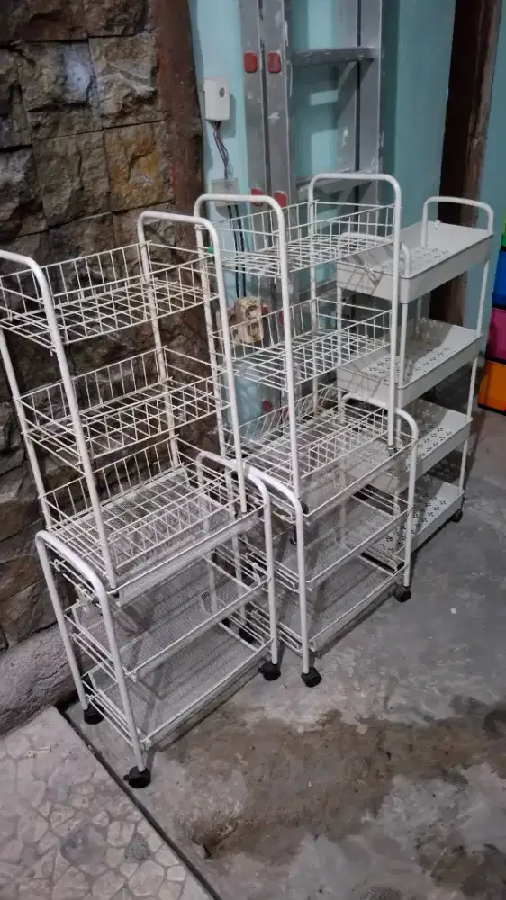 Troli untuk penyimpanan barang