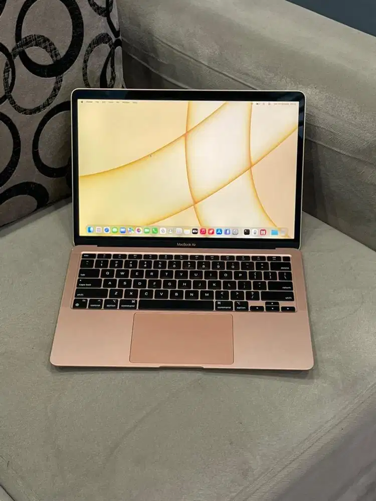 Macbook Air M1 13” 8/512GB Gold ex iBox ada minus