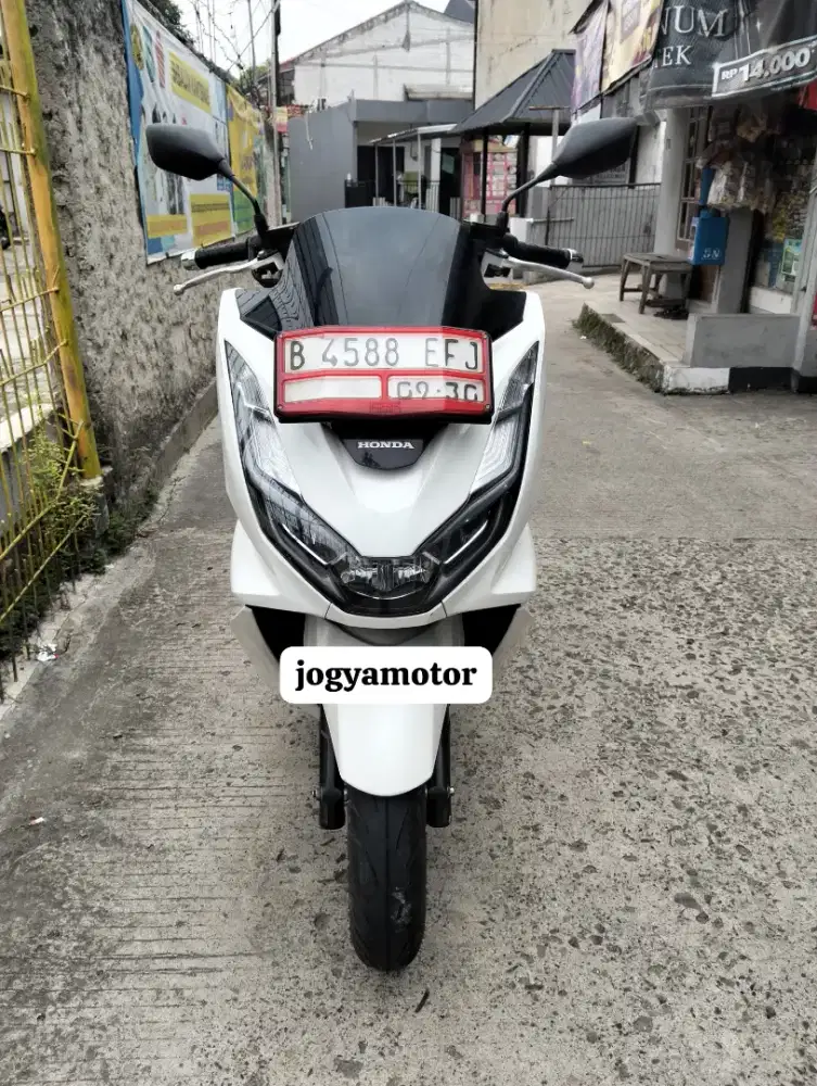 1 - Honda PCX 160 CBS Tahun 2023
