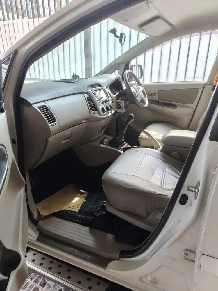 Grand New Kijang Innova (Low KM)
