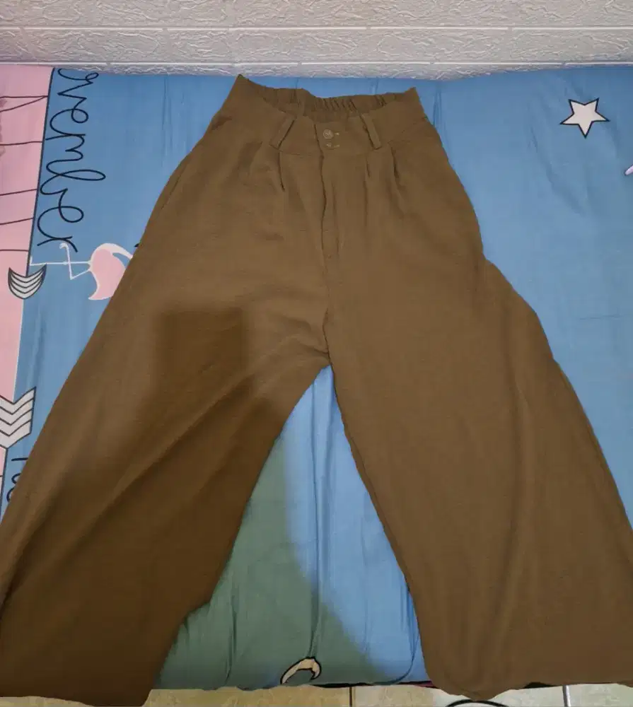 Celana warna hijau army