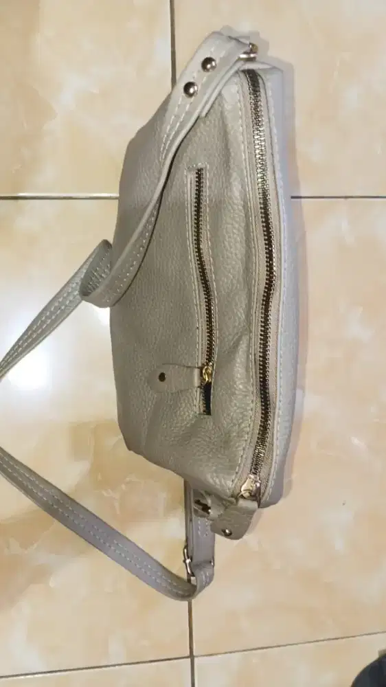 Tas selempang buat kerj /pergi