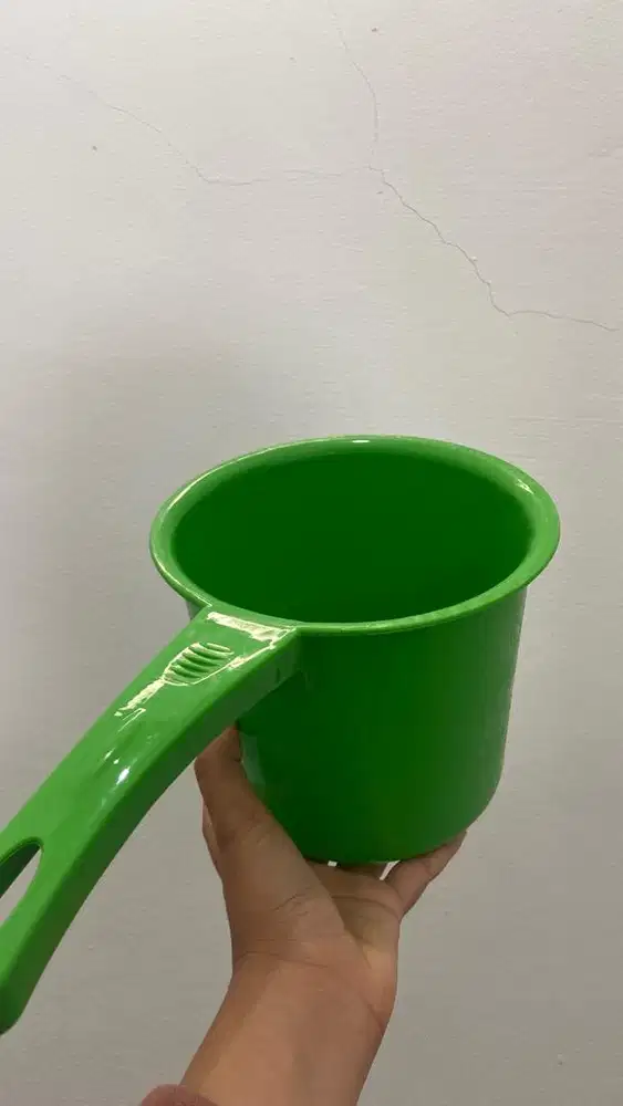 Gayung hijau bekas