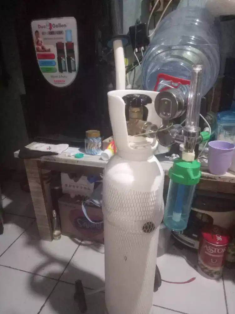 Tabung Oxygen bekas mulus.