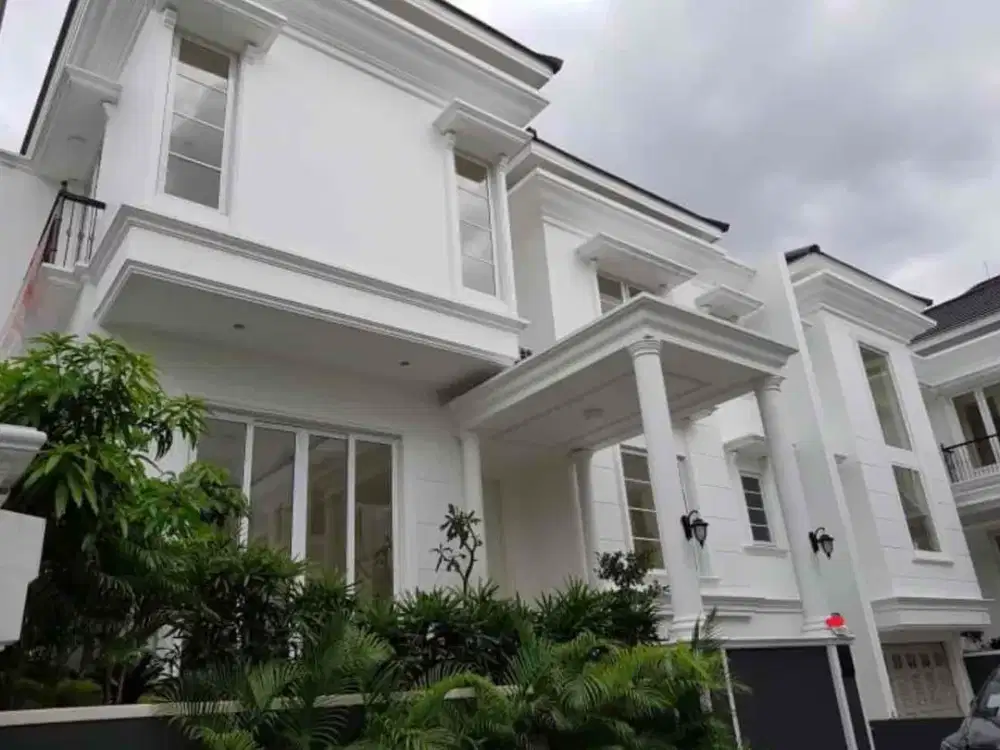 Disewakan rumah townhouse private 3 lantai ada kolam renang furnish bagus siap huni di kemang jakarta selatan