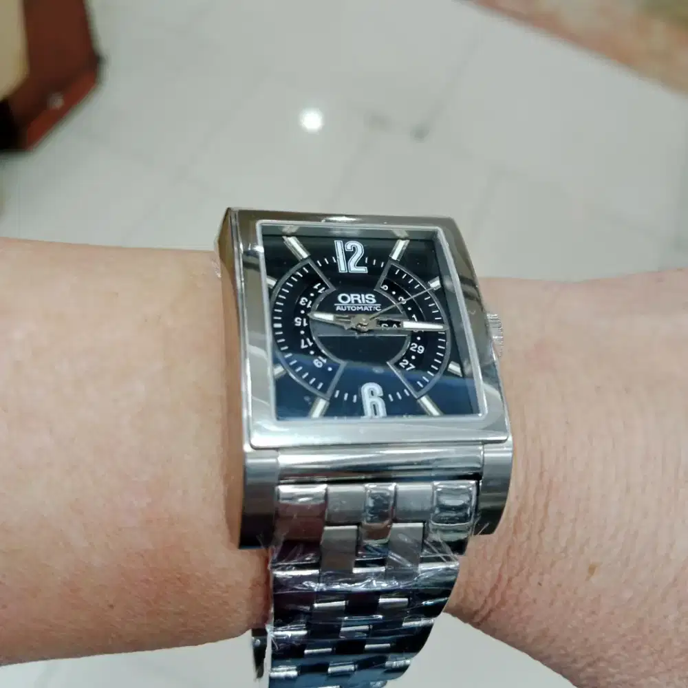 Jam tangan Oris Rectangular Titan Day date