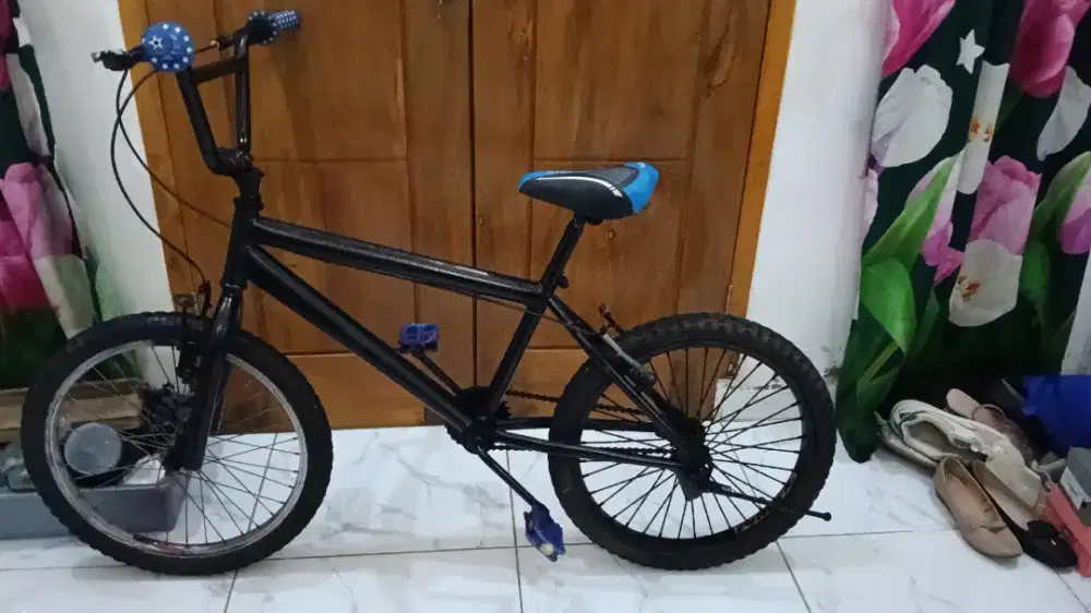 Sepeda BMX ukuran 20