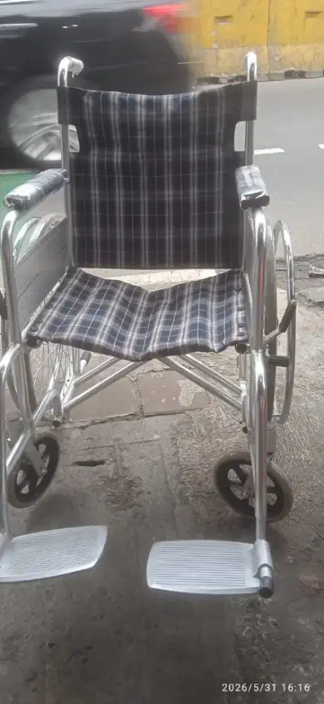 Kursi roda bekas almunium siap pakai
