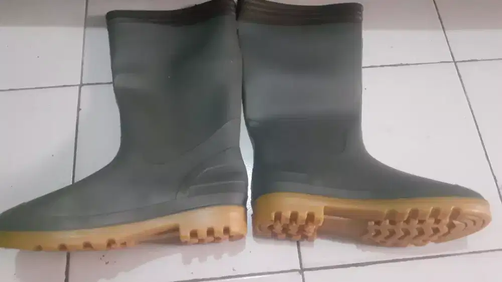 Sepatu Boot Karet