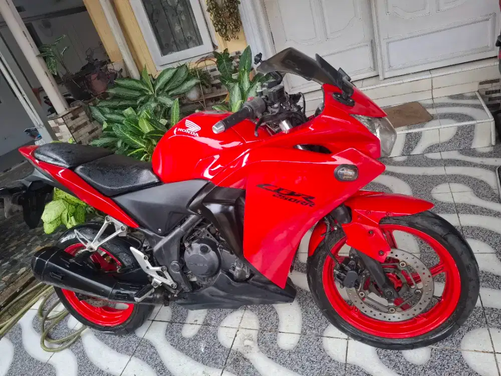 Honda CBR 250 Plat B
