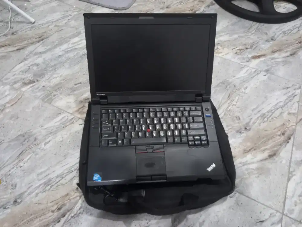 Laptop+monitor.merk lenovo dan acer apa adanya