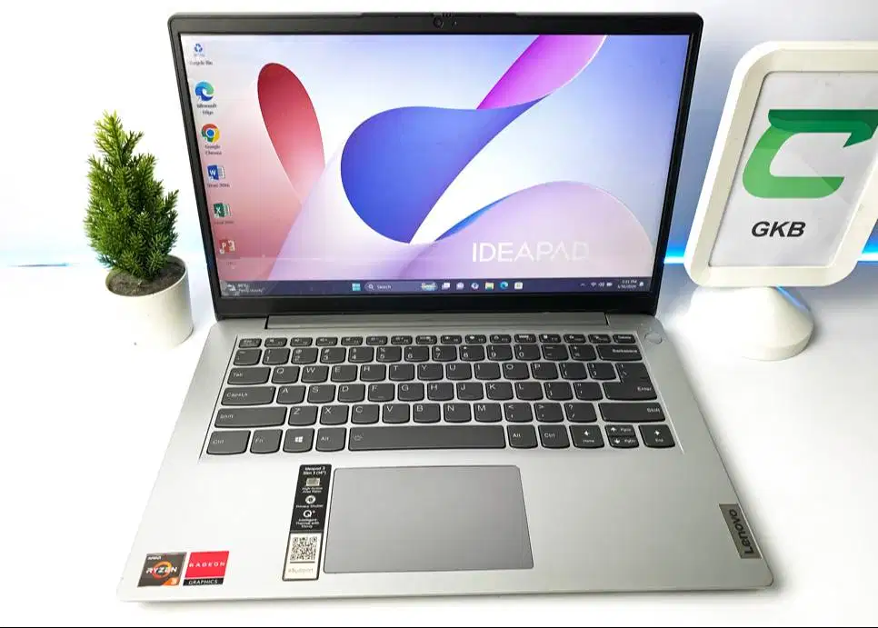 Laptop Lenovo Ryzen 3 Ram 8gb Ssd 512gb VGA 2gb ngebut Editing 3D dan