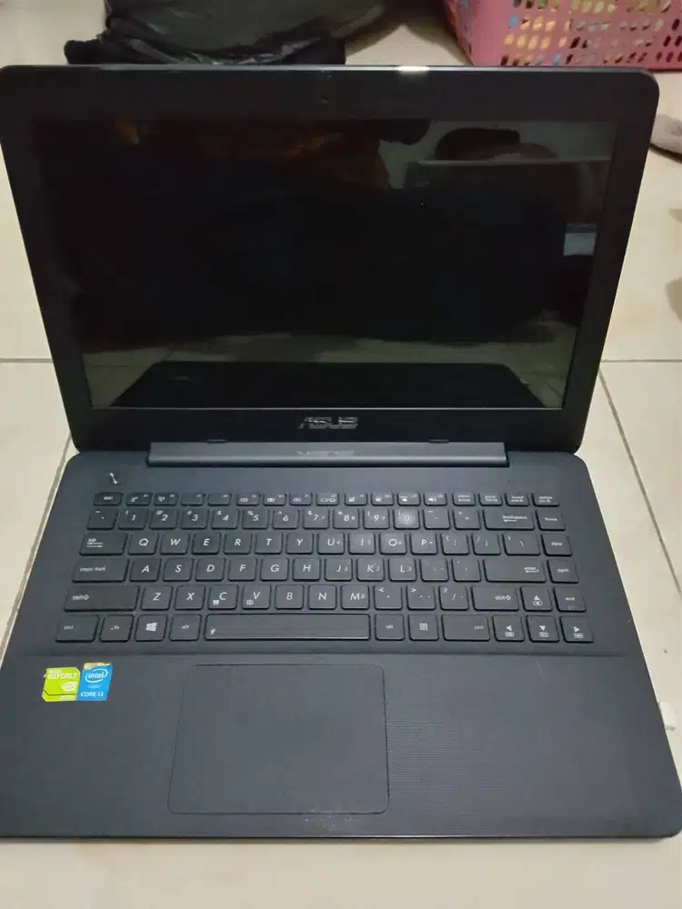 Laptop Asus Core i3 NVIDIA 820M