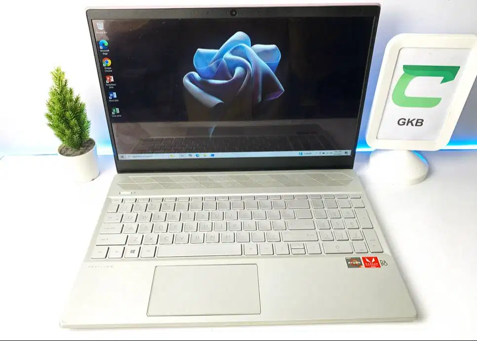 Laptop HP Ryzen 3 3300U Ram 8gb Ssd 512gb VGA 2gb ngebut gaming dan 3D