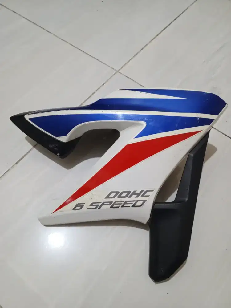 sayap tangki kanan CB150R lama orisinil