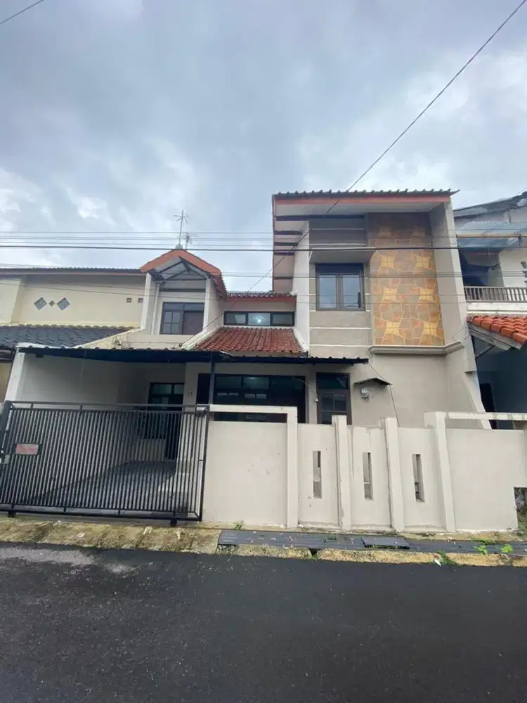 Rumah nyaman untuk tinggal/kantor