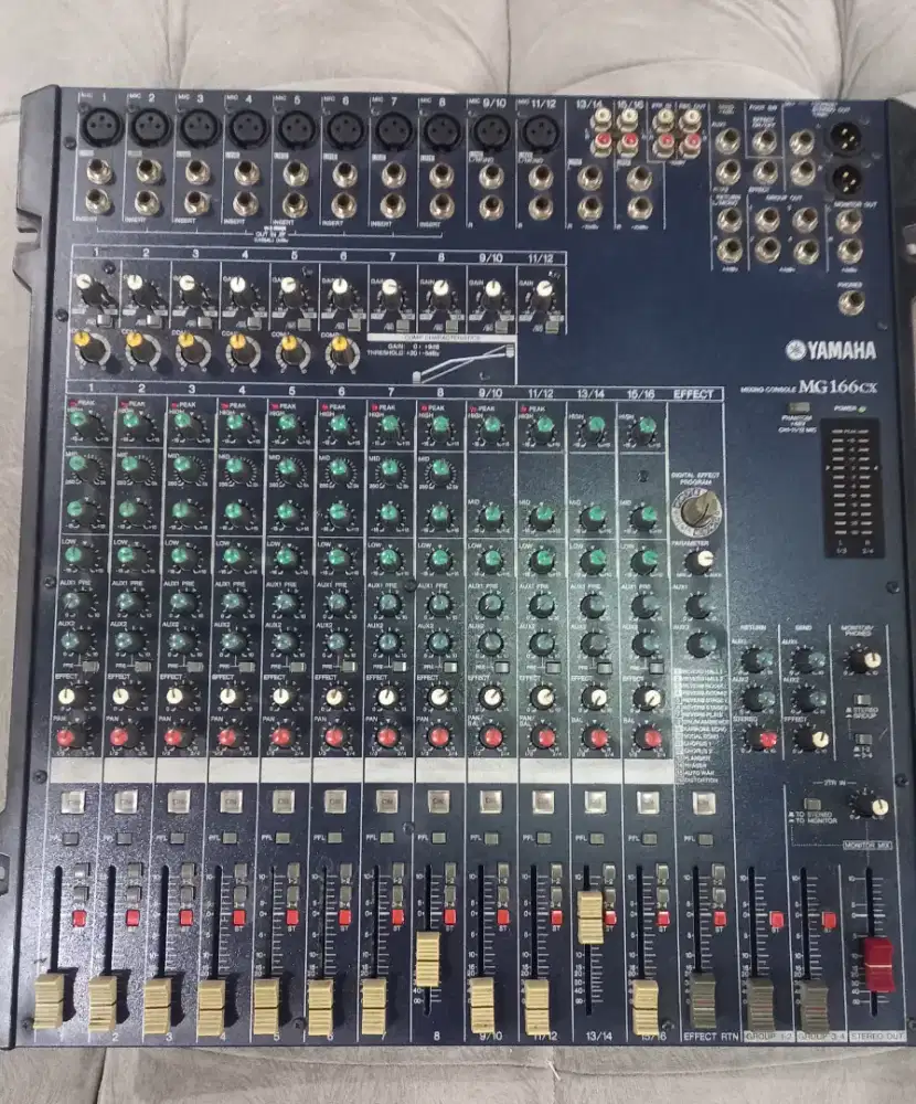 Mixer Yamaha mg 166 cx