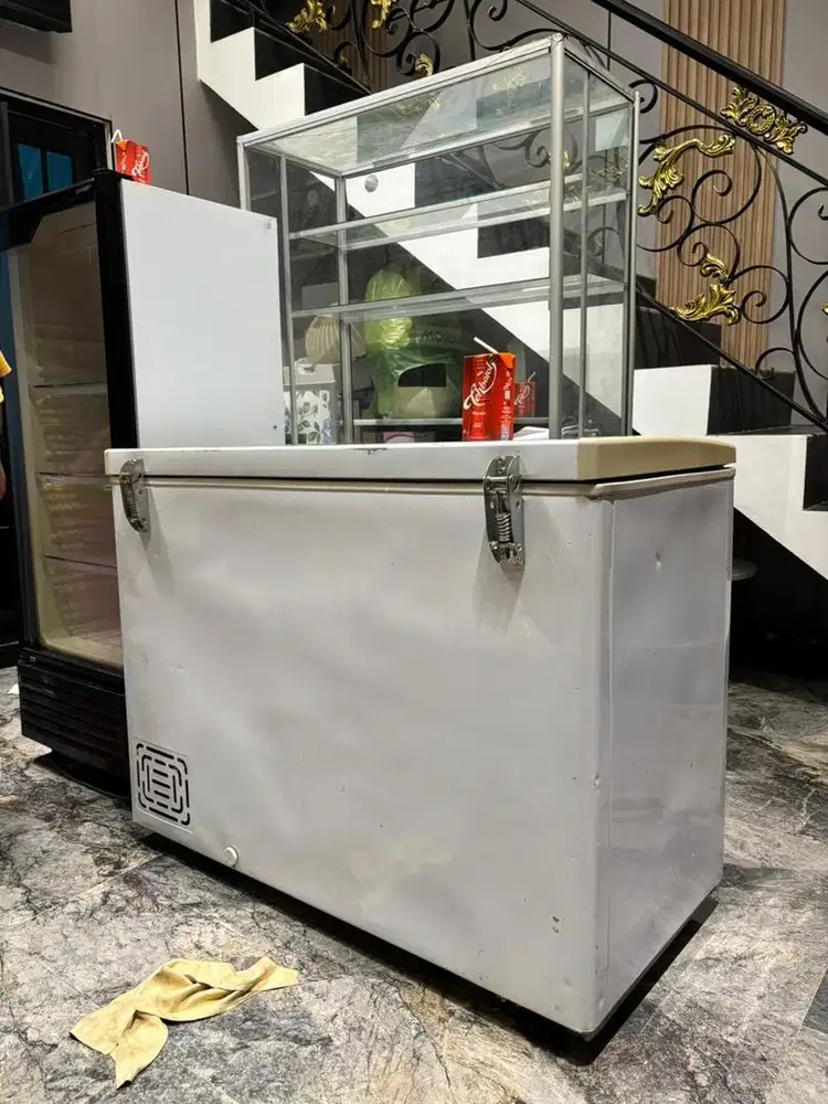Lemari es, freezer dan etalase
