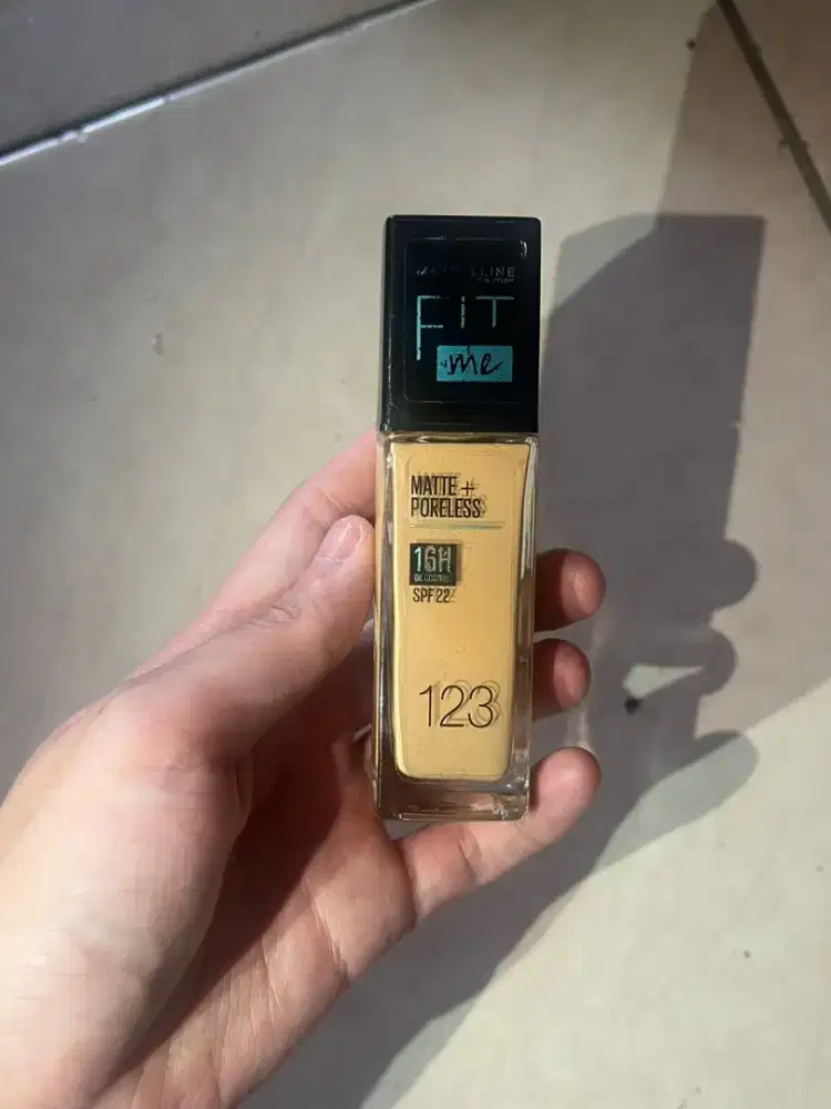Maybelline Fit Me Matte + Poreless Foundation SPF22 Shade 123 (Ori)