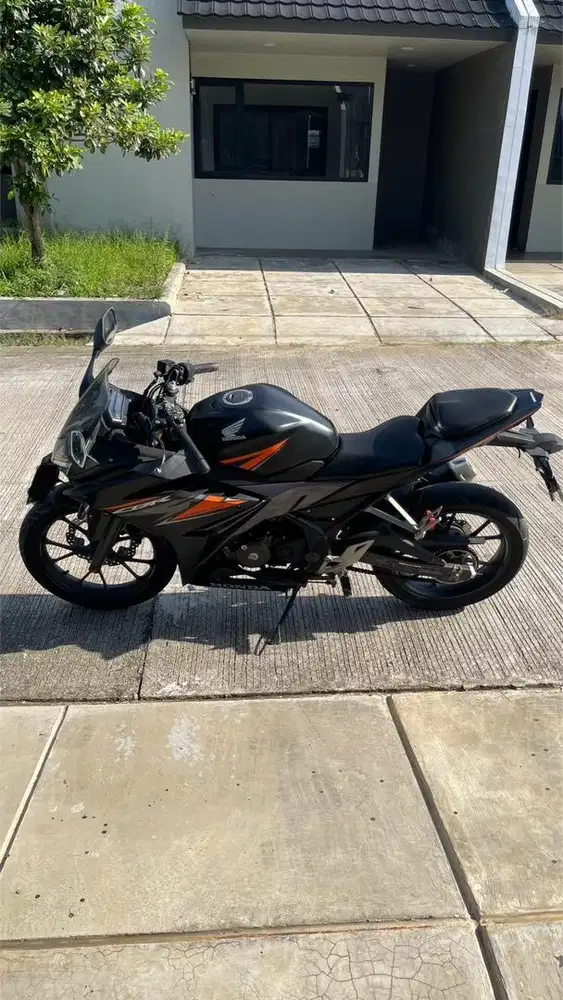 Motor Honda CBR 150R ABS tahun 2020