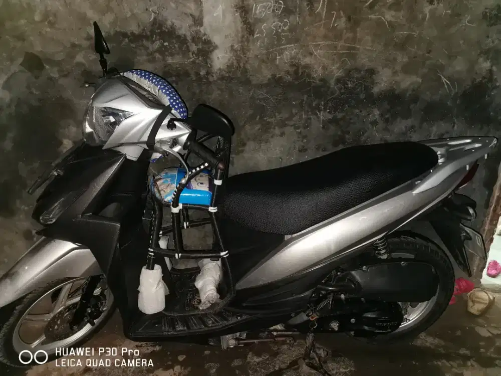 Suzuki address elegant silver
