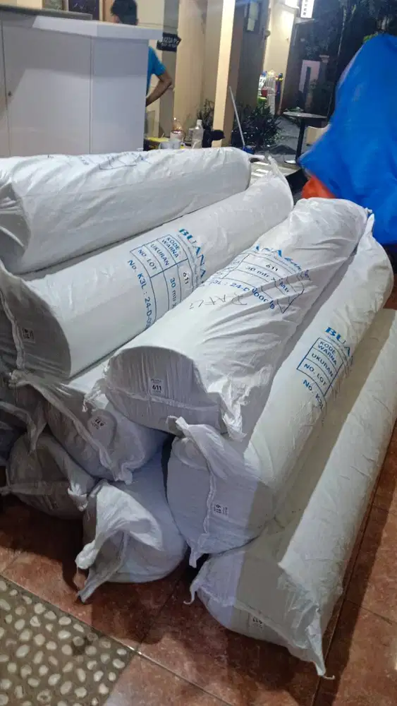 bagian Gudang bongkar naik Barang