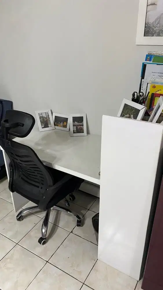 MEJA BELAJAR ESTETIK DAN KURSI KANTOR