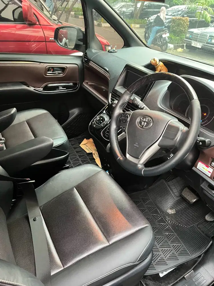 Jual mobil toyota voxy